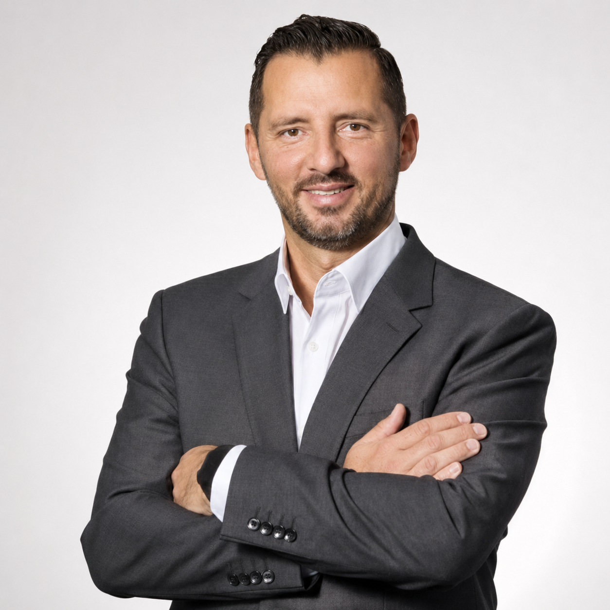 Marco, Eigentümer